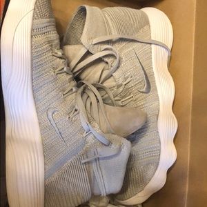 Hyperdunk2017 Flyknit ladies basketball shoes.